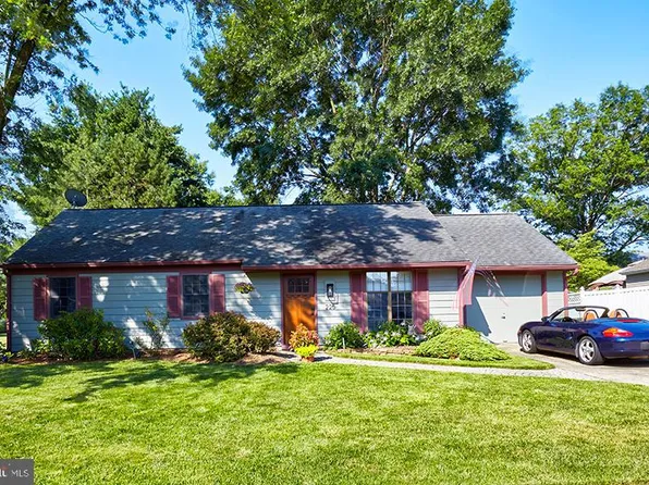 225 Bentwood Dr, Delran, NJ 08075