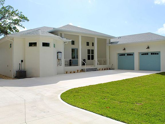 3rd image of 224 N Riverside Dr