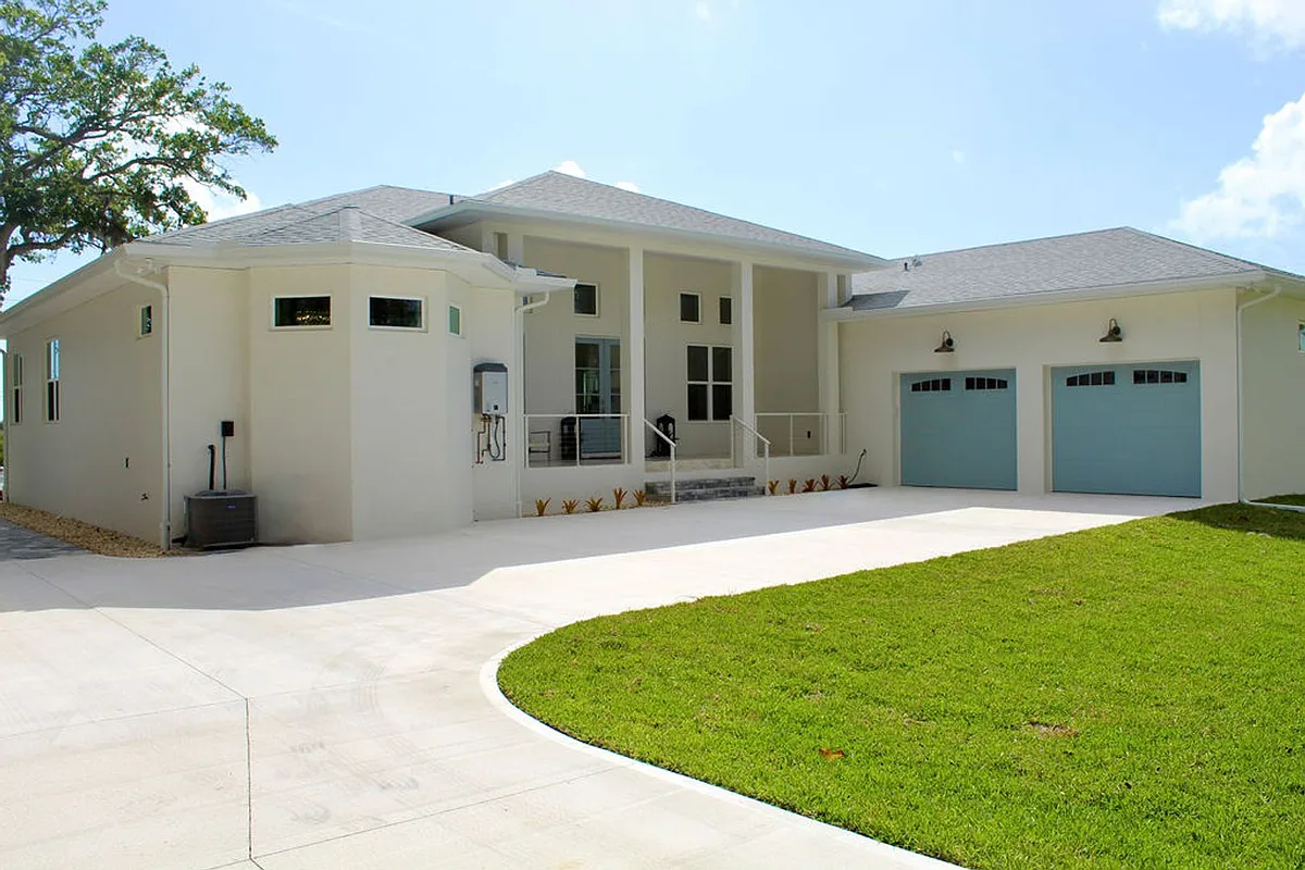 Building Photo - 224 N Riverside Dr
