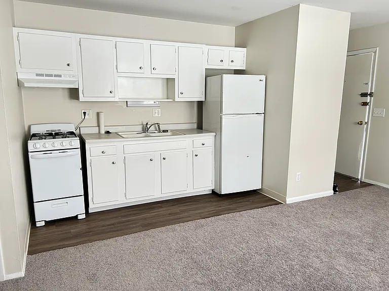 2157 Summit St — Photo 4