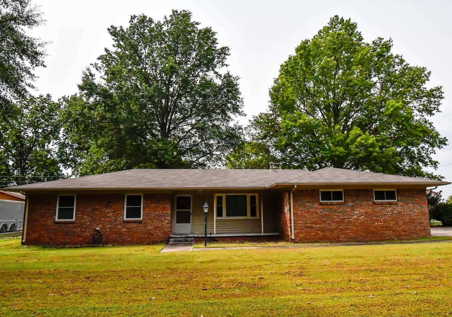 Bixby Single Story Ranch in Great Location! — Photo 1