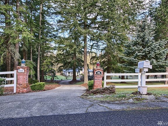 2nd image of 4931 Foxtrail Dr NE
