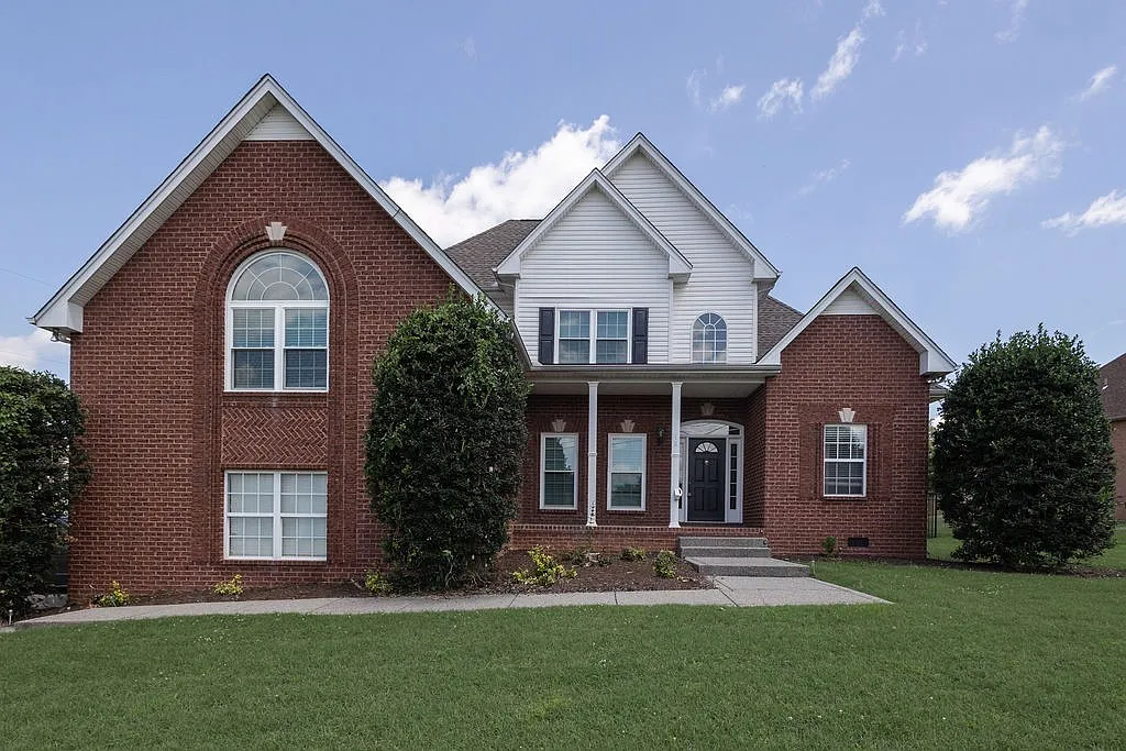 3 bed, 2.5 bath, 2809 sqft, $3,000 — Photo 2