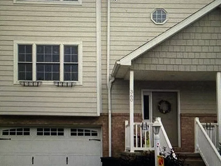 360 Harbor Dr — Photo 11