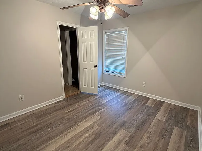 449 N Donahue Dr #D28 — Photo 10