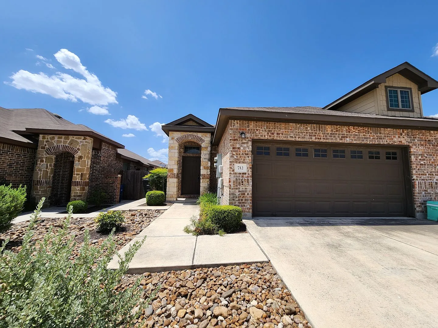 Single story duplex near Near Creekside Shopping + Entertainment! / Fenced in Backyard/ CISD — Photo 4