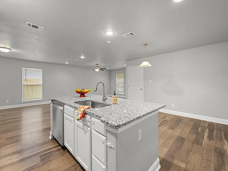 438 Sabine Ave — Photo 24