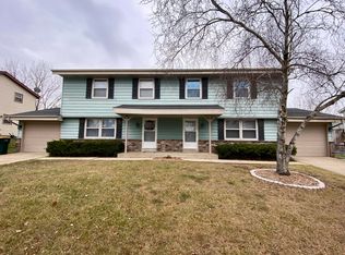 6915 S Juniper Dr #6915-6917, Oak Creek, WI 53154