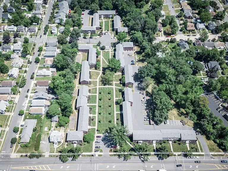 Livingston Terrace — Photo 12