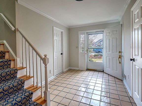 2nd image of 6 Essex Dr