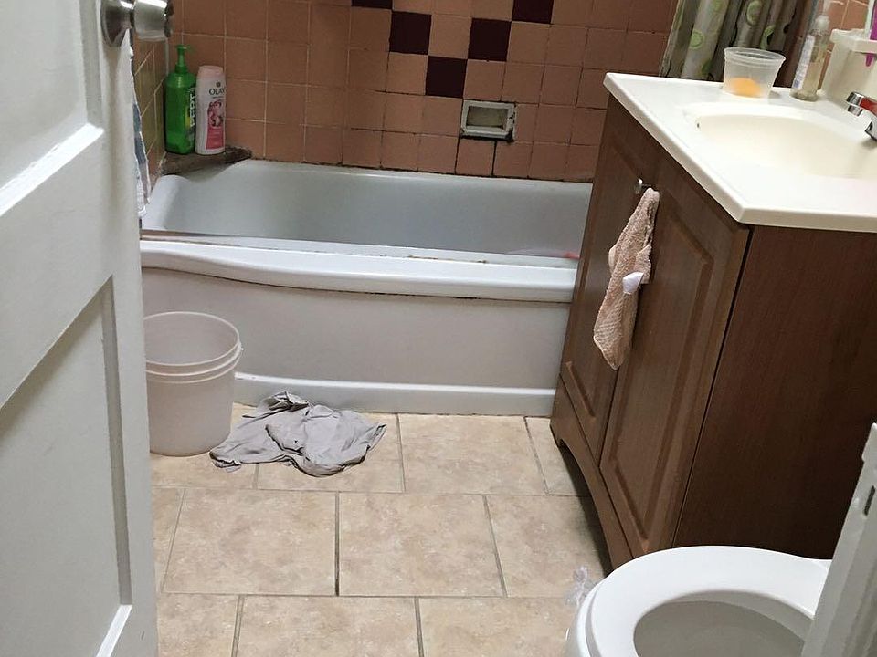 2nd image of 6755 Eastwood St
