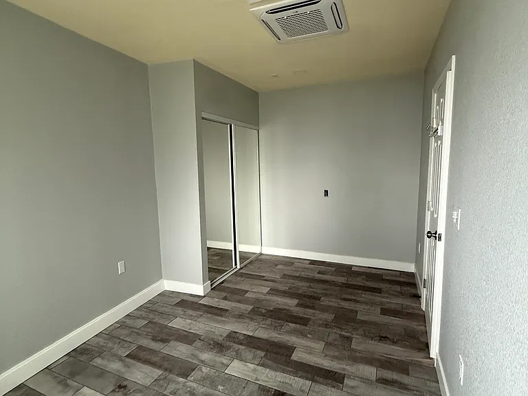 737 Walnut St — Photo 11