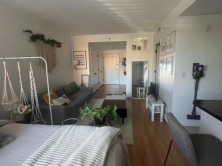 Living space + bedroom