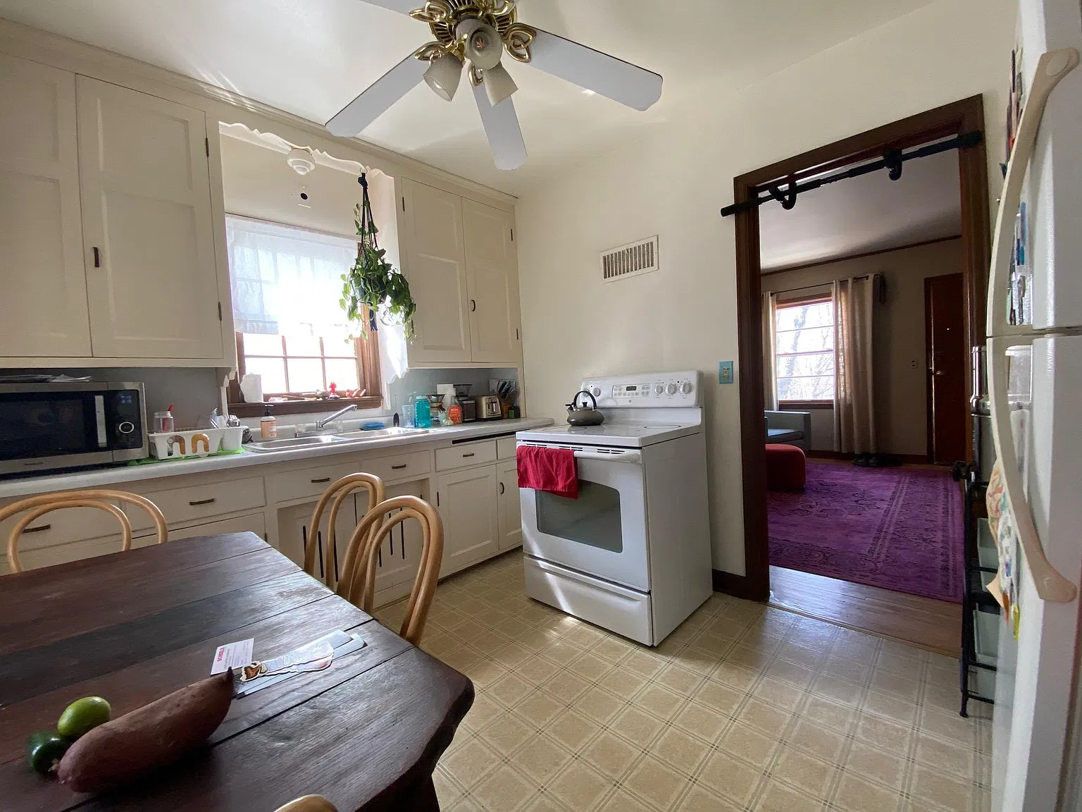 2 bed, 1250 sqft, $1,595 — Photo 2