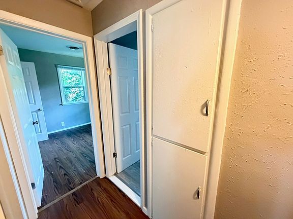 2nd image of 908 W Gregory Dr