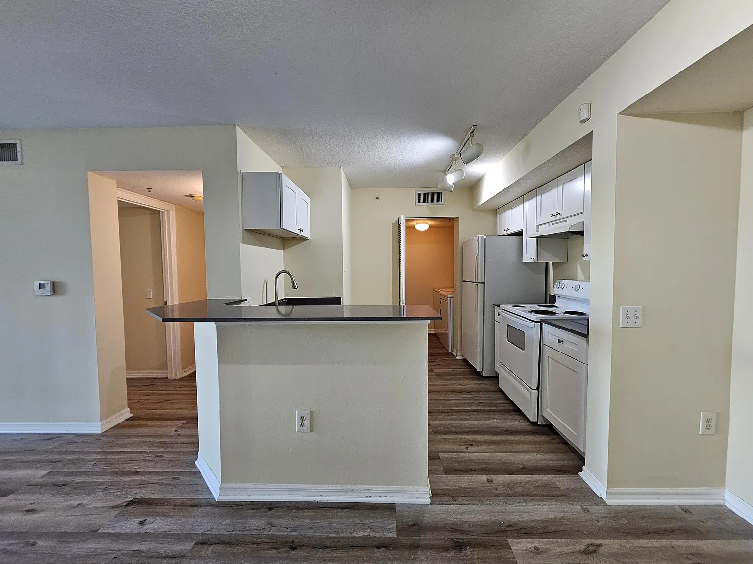 1 bed, 1.0 bath, 793 sqft, $1,850 — Photo 4
