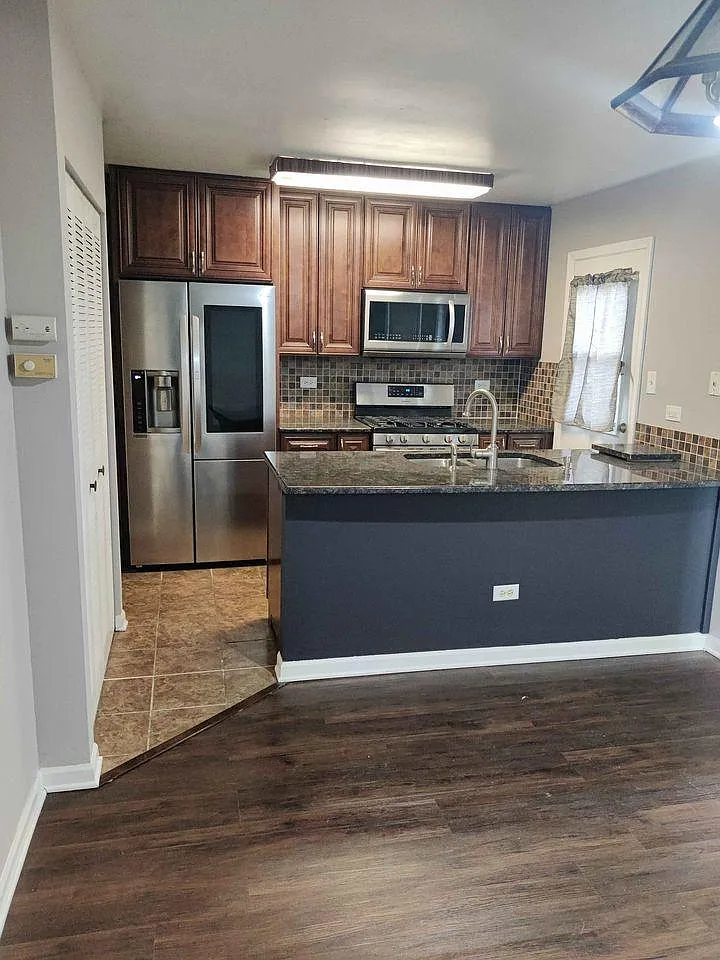 3 bed, 1120 sqft, $2,550 — Photo 3