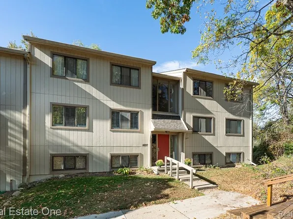 1697 Riverside Dr APT 15, Rochester Hills, MI 48309