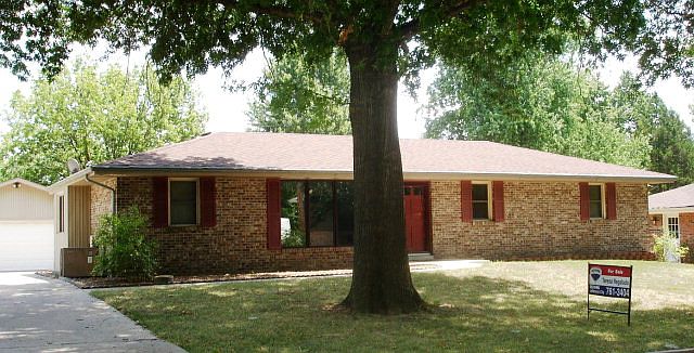 1st image of 718 Earl Lee Dr