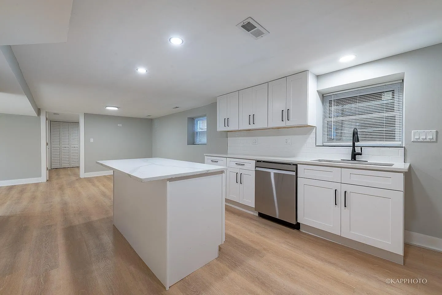 2 bed, 800 sqft, $1,700 — Photo 2