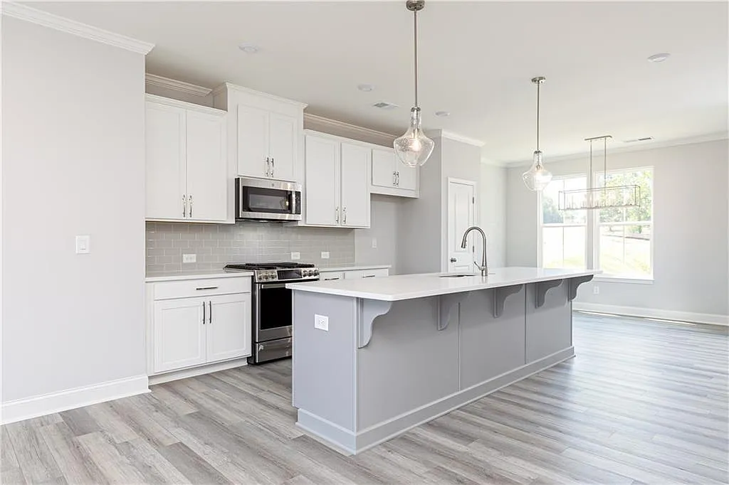 3 bed, 3.5 bath, 2008 sqft, $2,500 — Photo 3