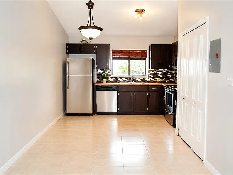 10032 Portale Ave — Photo 2
