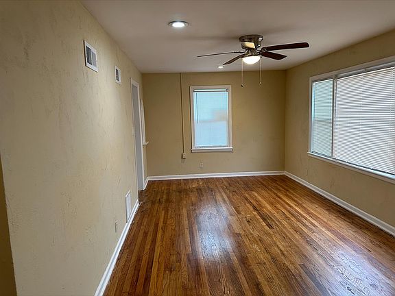 3rd image of 3133 Mersington Ave