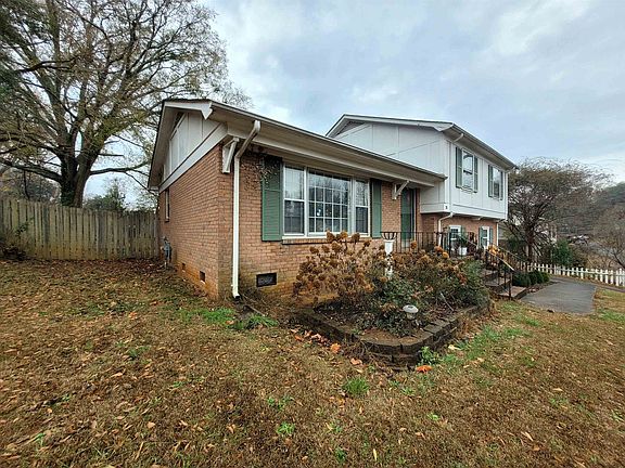 3rd image of 215 Saint Matthews Ln