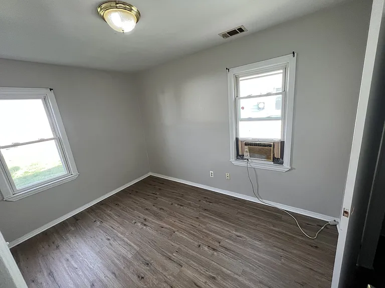 13675 Marshall Ave — Photo 2