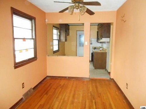 3rd image of 8015 Ella Ave