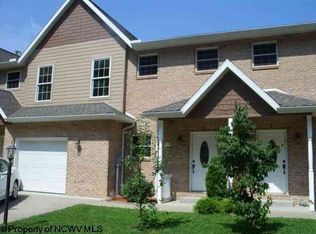 8 Palmetto Dr, Morgantown, WV 26508