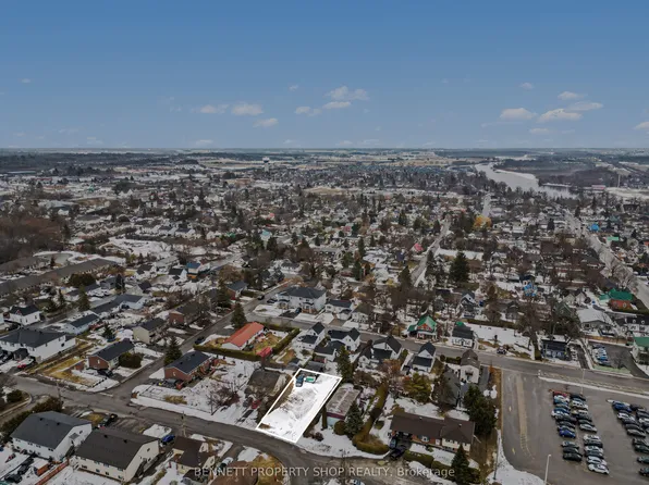 172 Adelaide St, Mississippi Mills, ON K0A 1A0