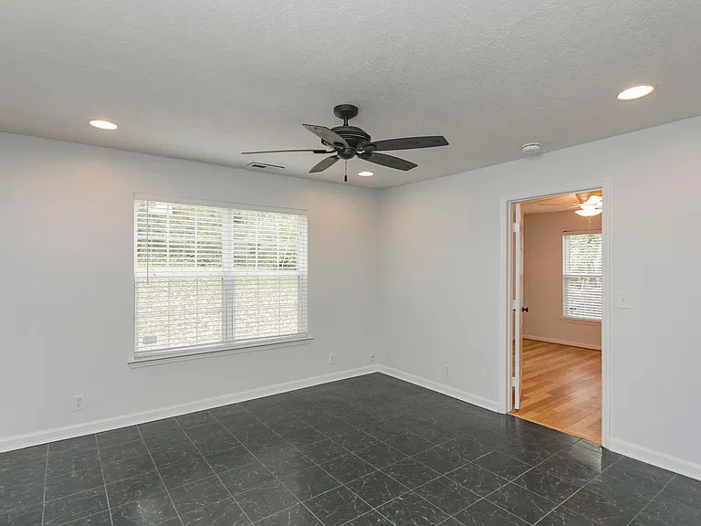 602 Village Ct — Photo 18