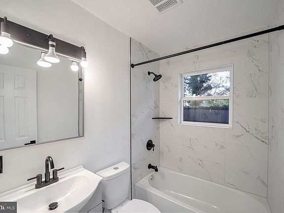 5th image of 829 Clovis Ave