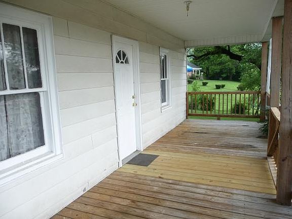 3rd image of 727 Dogwood St