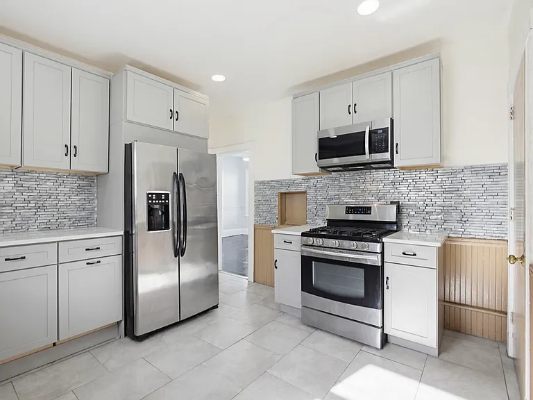 48 Burt St #3 — Photo 11