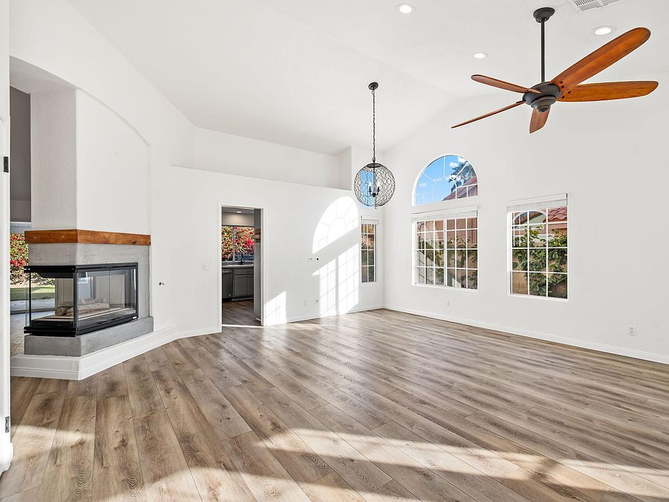 Open & Bright Living Room & Dining Room