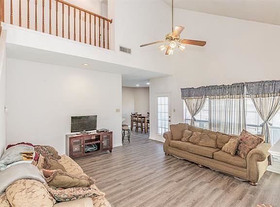 2nd image of 2117 Glen Heights Dr