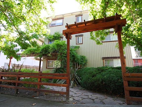 2nd image of 2132 Roosevelt Ave APT 6