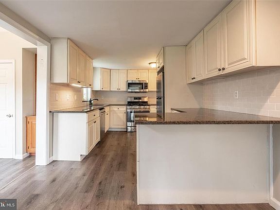 5th image of 2117 Perkiomen Ave