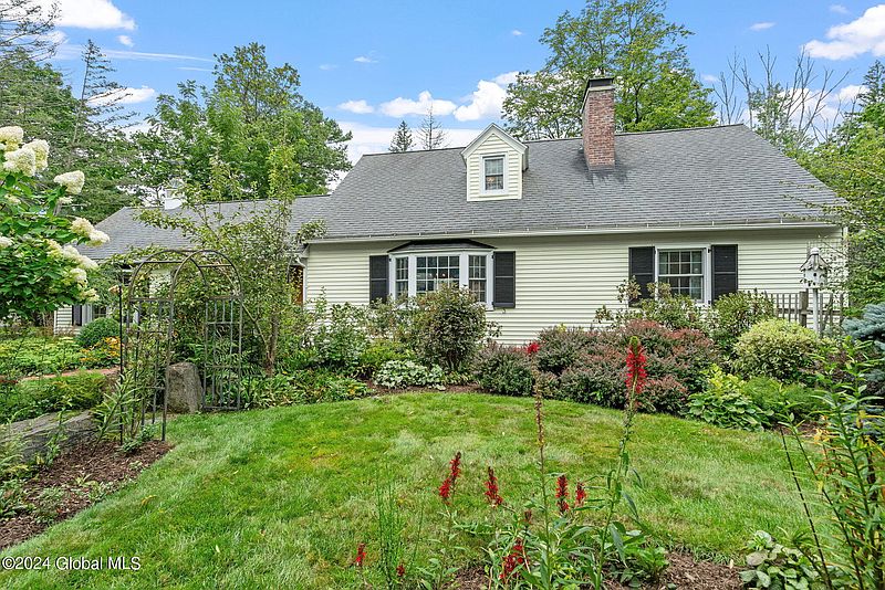 5th image of 49 Herrick Avenue