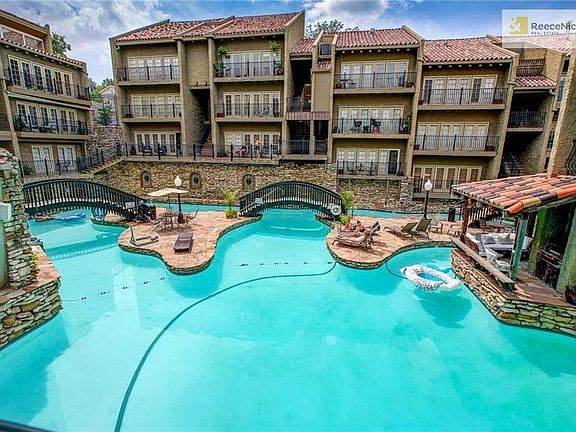 Couldn't go any further with pictures without highlighting the huge pool !!