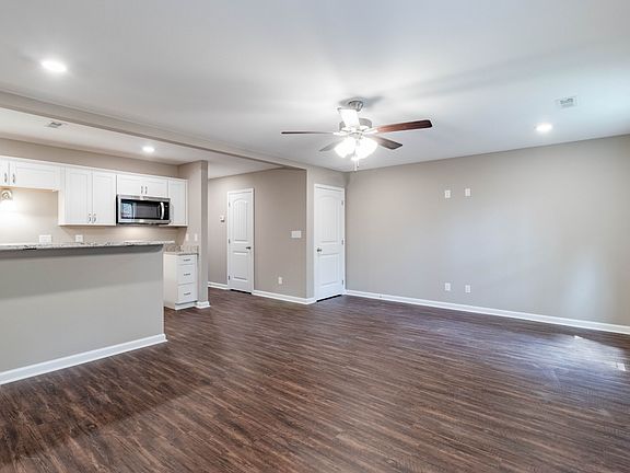 5th image of 135 Country Ln Unit 703