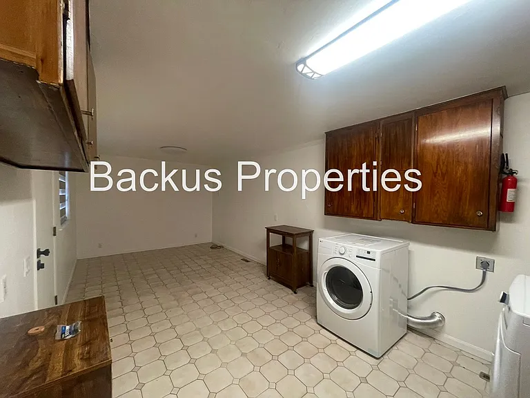 681 Alice St — Photo 16