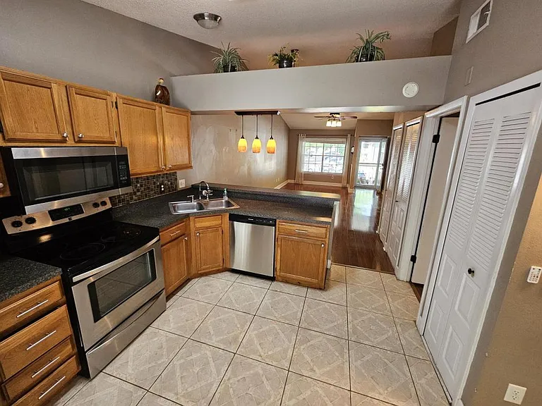 5477 Lake Margaret Dr #F — Photo 10