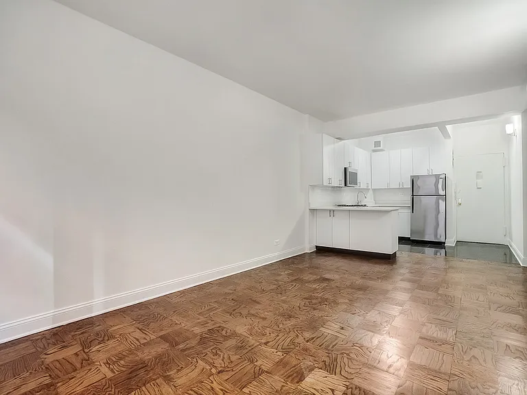 235 W 22nd St #2Y — Photo 5