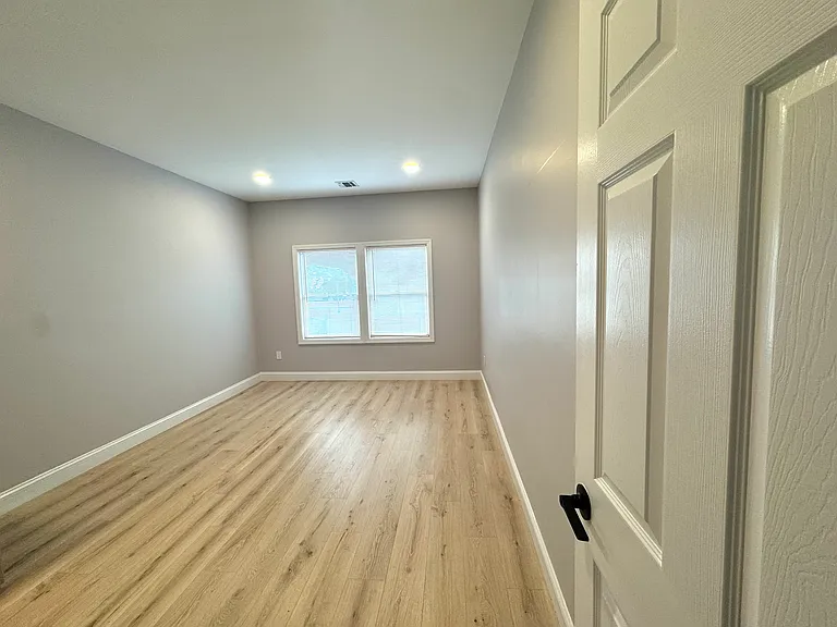 Hempstead Tpke — Photo 1