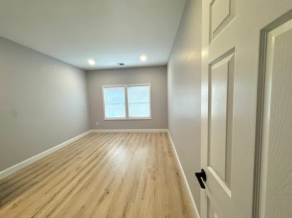 (undisclosed Address), East Meadow, NY 11554