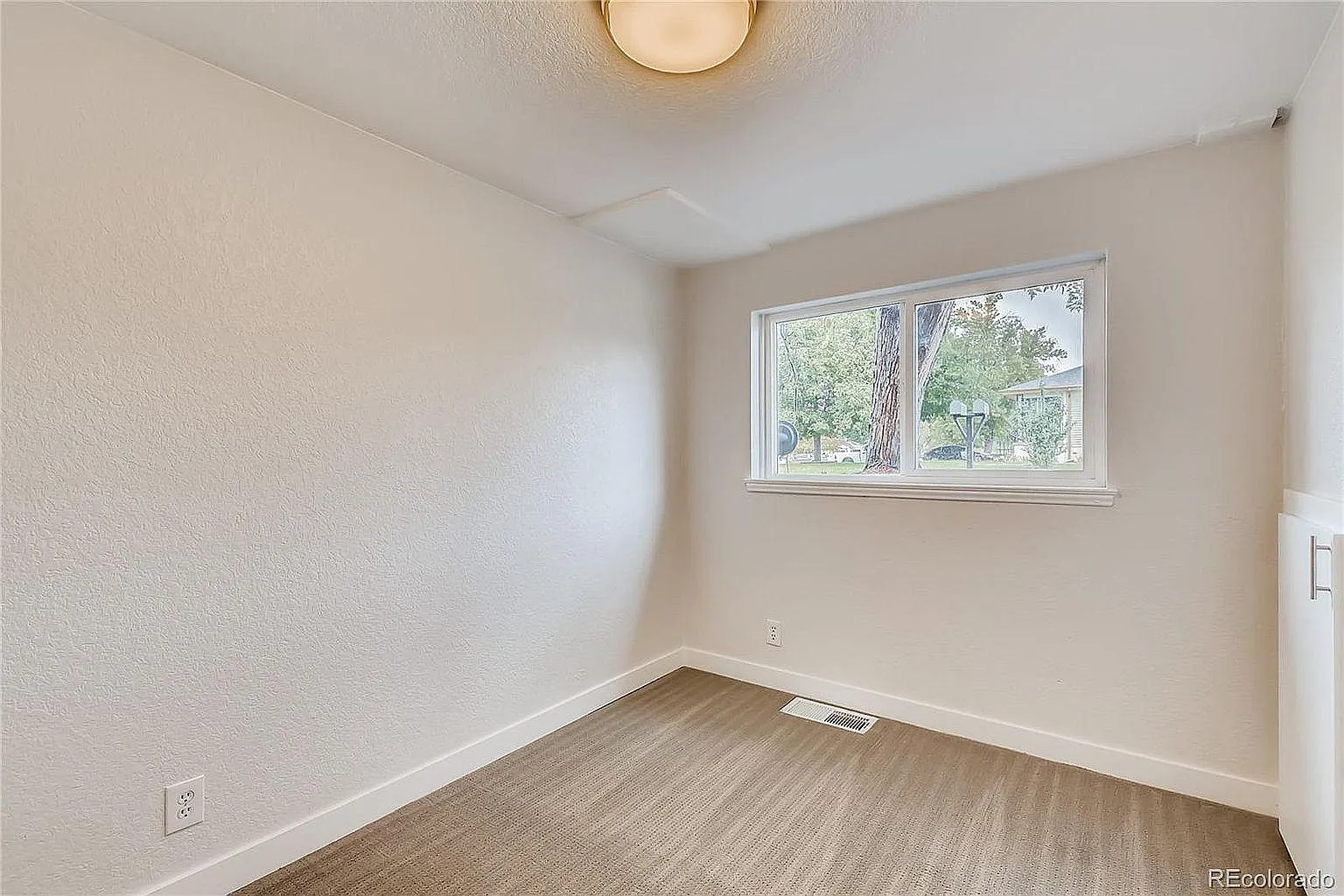 2 bed, 939 sqft, $2,450 — Photo 3