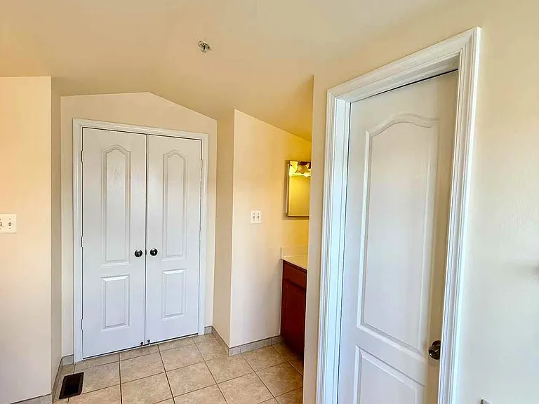 11918 Weybridge Ln — Photo 42